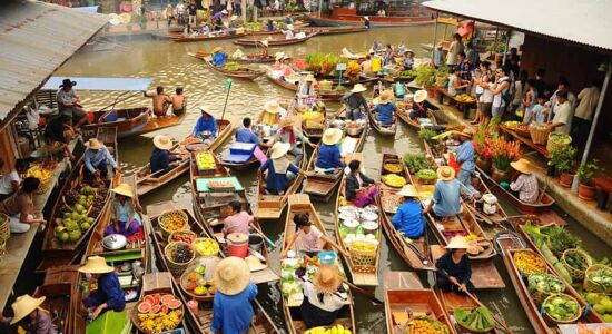 Damnoen Saduak Floating Market